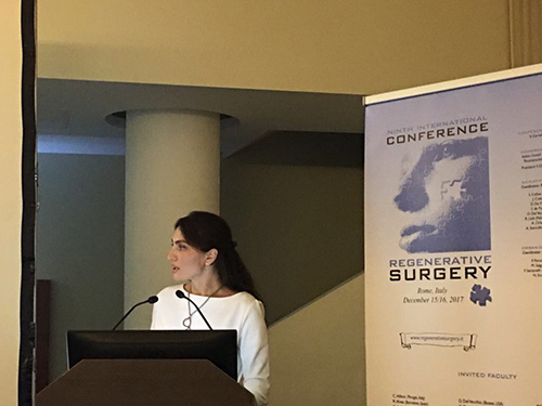 La Dra. Kuka dando conferencias en Roma sobre técnicas de restauración capilar 