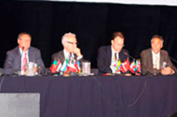 El Dr. Epstein en la imagen de un panel sobre la reparación del trasplante de cabello en una reunión de la ISHRS en Amsterdam. 